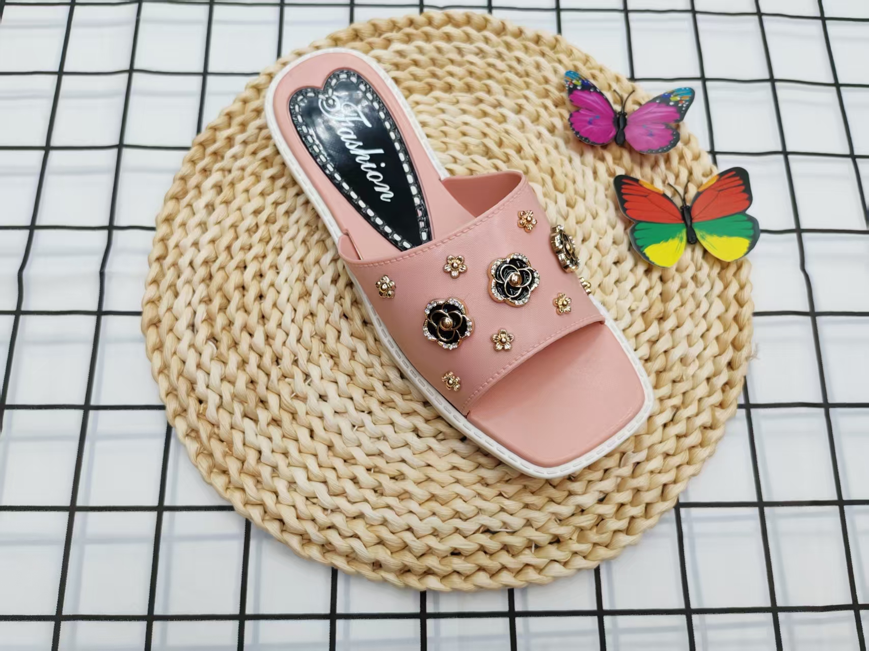 New thick-soled, fashionable and versatile one-shoulder anti-slip flip-flops for summer 2025 details Picture