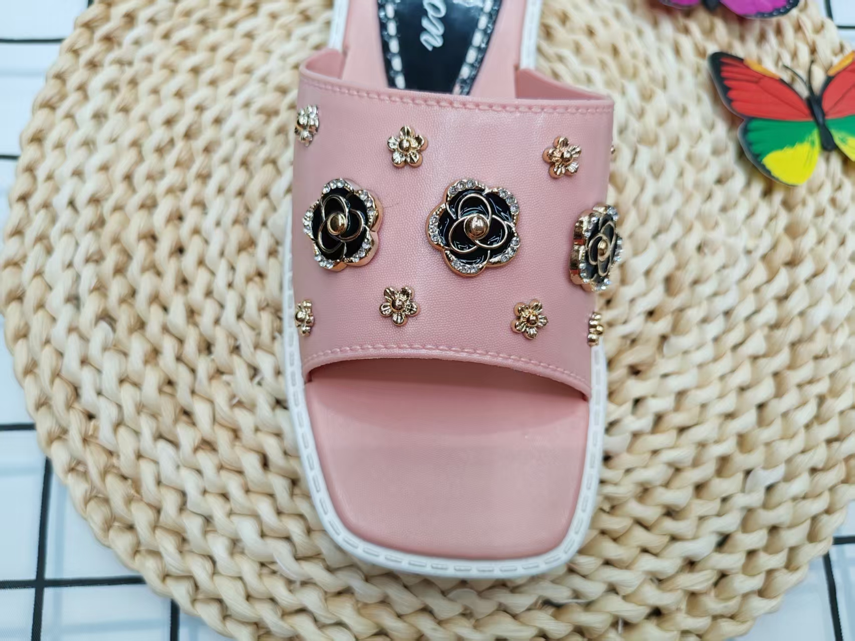 New thick-soled, fashionable and versatile one-shoulder anti-slip flip-flops for summer 2025 Specification drawing