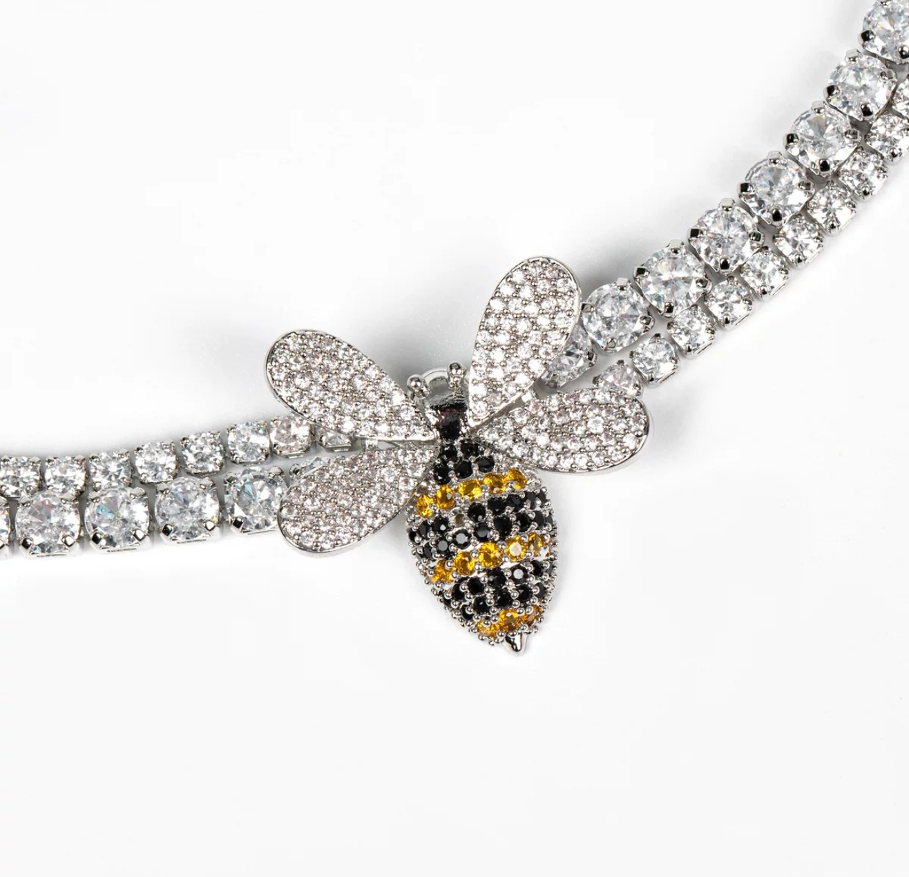 Real gold electroplated light luxury necklace, bee niche accessory, women's summer European and American necklace, versatile, 18K gold collarbone chain Specification image