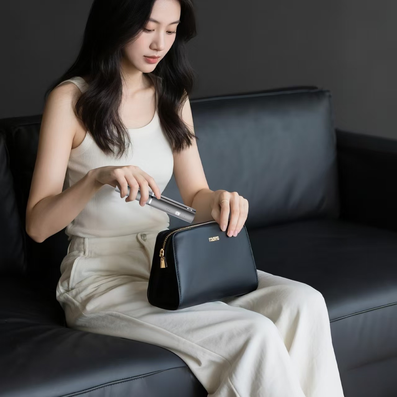 直发棒/梳子/吹风梳子/卷发棒/头发白底实物图