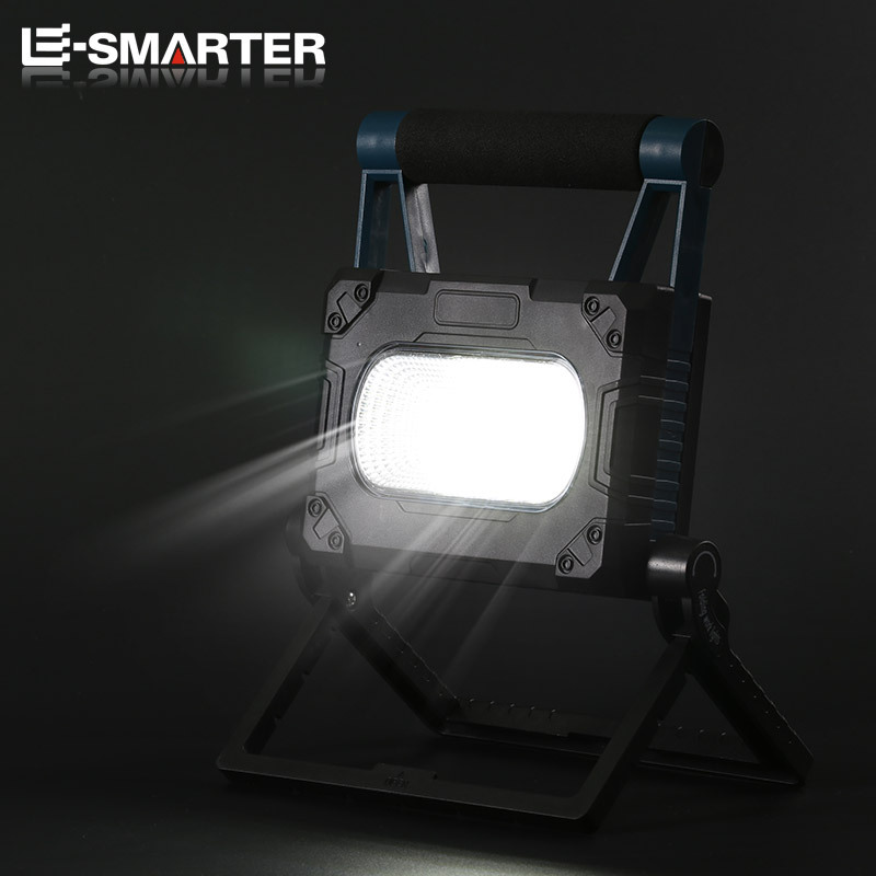 The new solar floodlight, LED high-intensity outdoor lighting, comes with a stand, USB charging, flashlight and emergency light details Picture