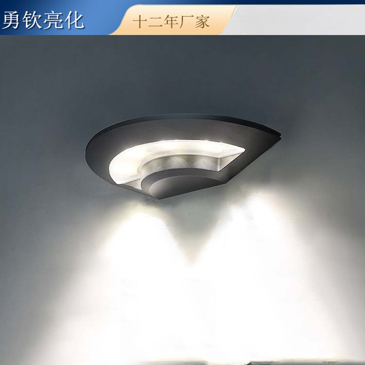 Semi-circular wall lamp, outdoor LED fan-shaped wall lamp, 4W modern and simple aluminum creative waterproof wall lamp, super bright full figure