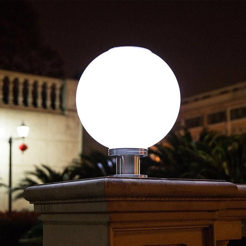 Factory direct supply of solar column head lamps for yard, fence, gate, column lighting, non-breakable ball courtyard lamps, spherical lampshades Application Scenario