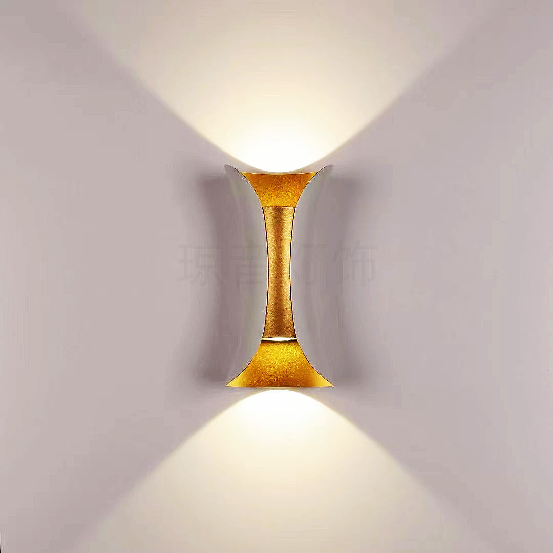 Xiaoman Yao led outdoor waterproof wall lamp, villa outdoor door, courtyard up and down outdoor double-head luminous spotlight Application Scenario