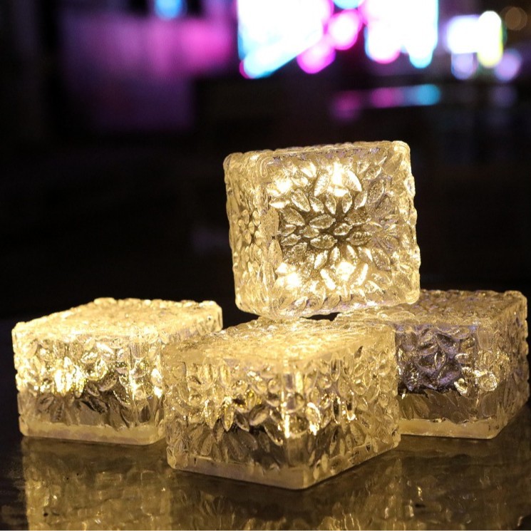 Solar-powered ground lights, outdoor waterproof staircase ice brick lights, courtyard ice block ornaments, landscape lawn lights, garden lights Application Scenario