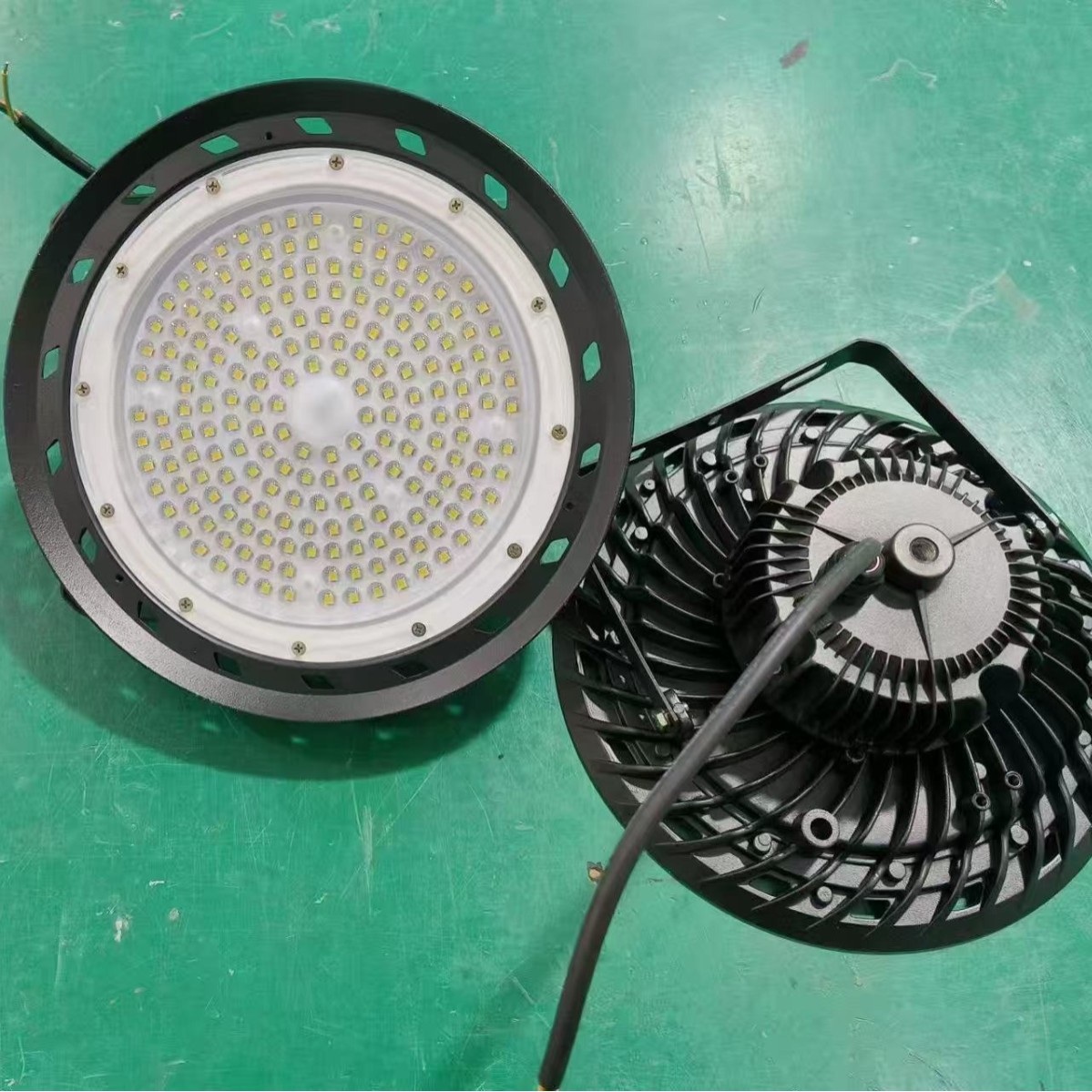 LED factory lighting, dust-proof and water-proof industrial and mining lamps, high-power high-brightness warehouse industrial chandeliers, high ceiling lamps Application Scenario