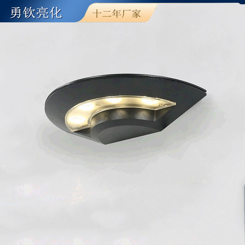 Semi-circular wall lamp, outdoor LED fan-shaped wall lamp, 4W modern and simple aluminum creative waterproof wall lamp, super bright Application Scenario