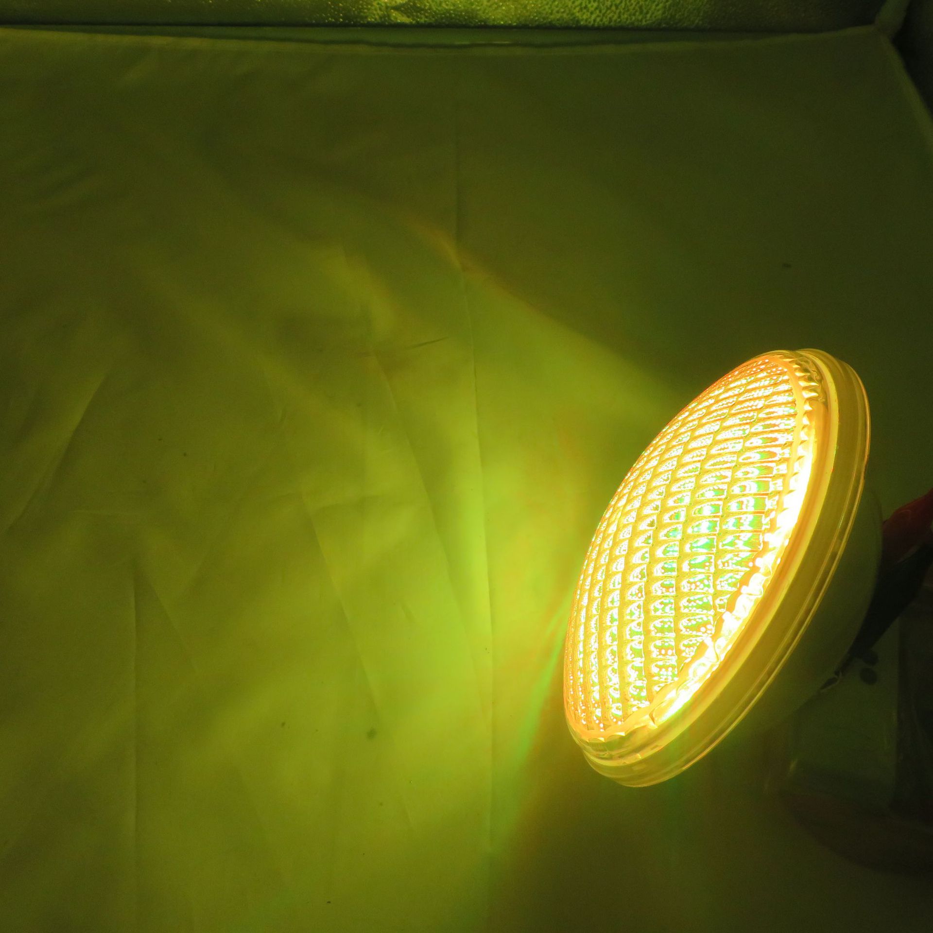Manufacturer wholesale PAR56-PC-40W-RGB pool lights with pre-embedded parts installed under the glue details Picture