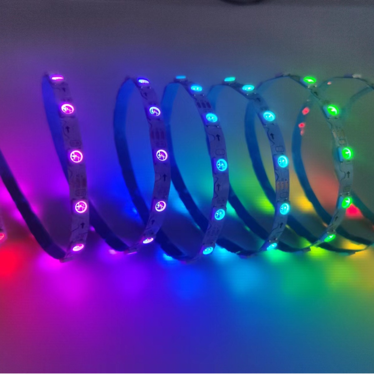 S-shaped 6mm full-color light strip, 60 lights, 6812 single-point single-control high-brightness copper bracket, illuminated characters, color-changing running horse light strip Specification drawing