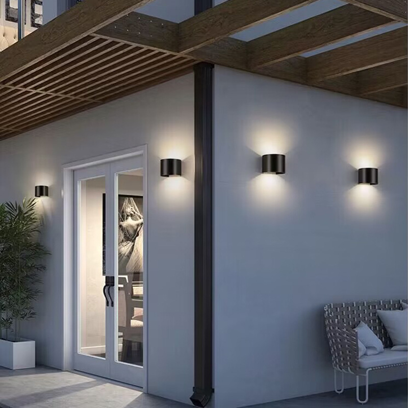 Outdoor wall lamps, waterproof exterior wall lamps, villa courtyard garden upper and lower double-head spotlights, LED outdoor wall-washing sensor lights Application Scenario