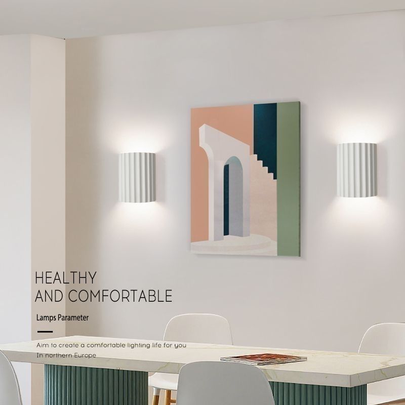 The popular master bedroom wall lamp is simple and modern. The bedside wall lamp in the corridor and the wall lamp in the living room background wall and corridor are Alec Application Scenario