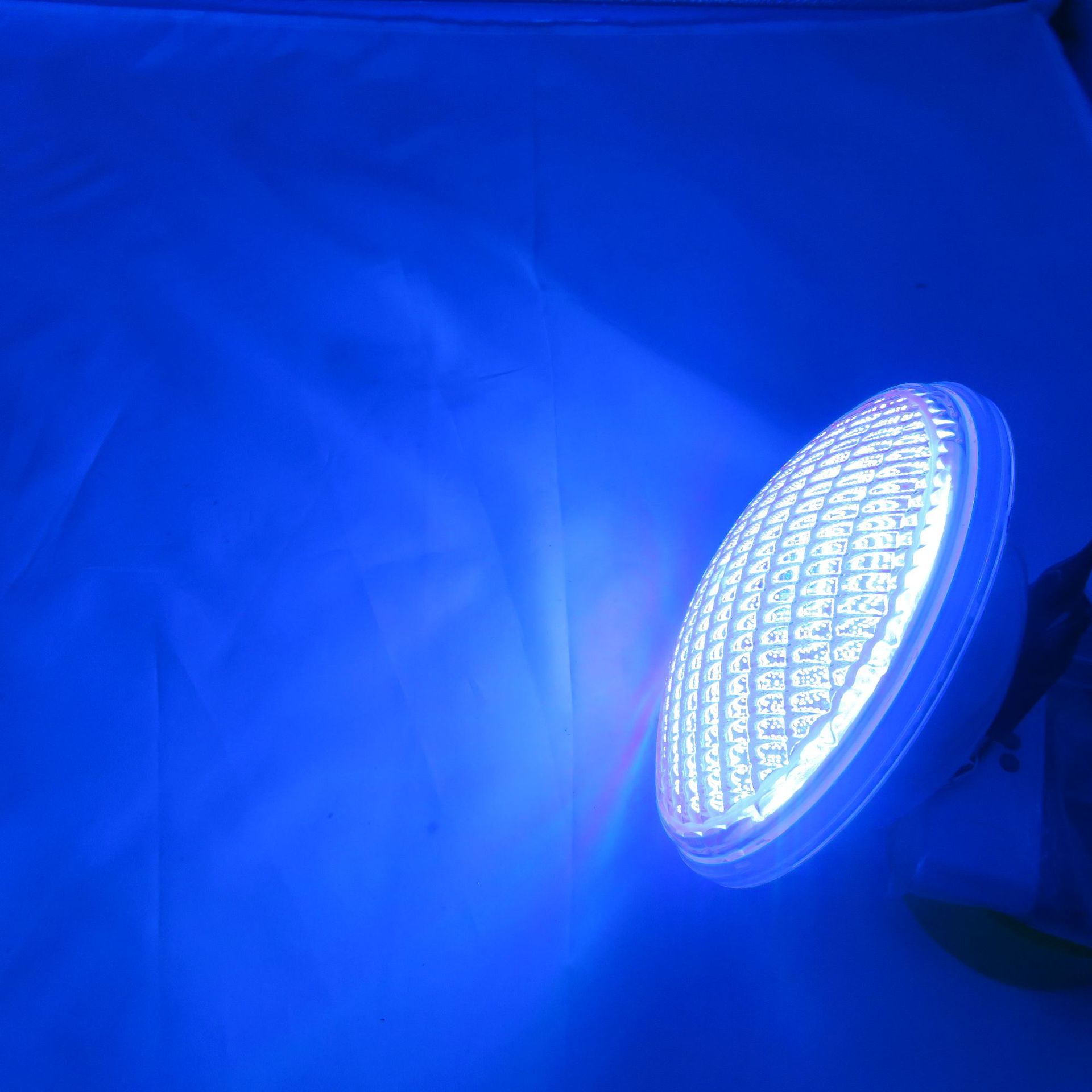 Manufacturer wholesale PAR56-PC-40W-RGB pool lights with pre-embedded parts installed under the glue Specification drawing