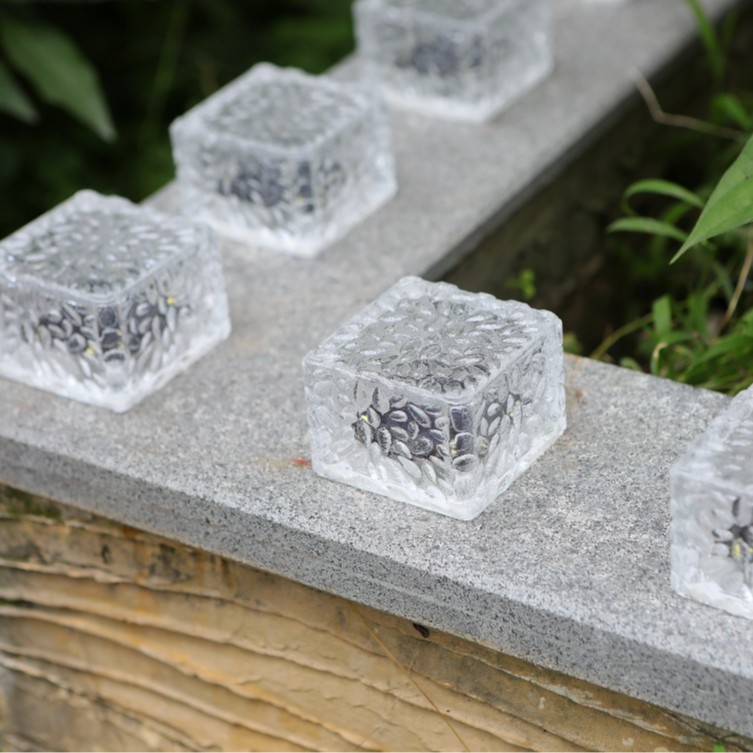 Solar-powered large ice brick lights, outdoor courtyard staircase, lawn ornaments, square floor tile lights, waterproof imitation glass landscape lights Application Scenario