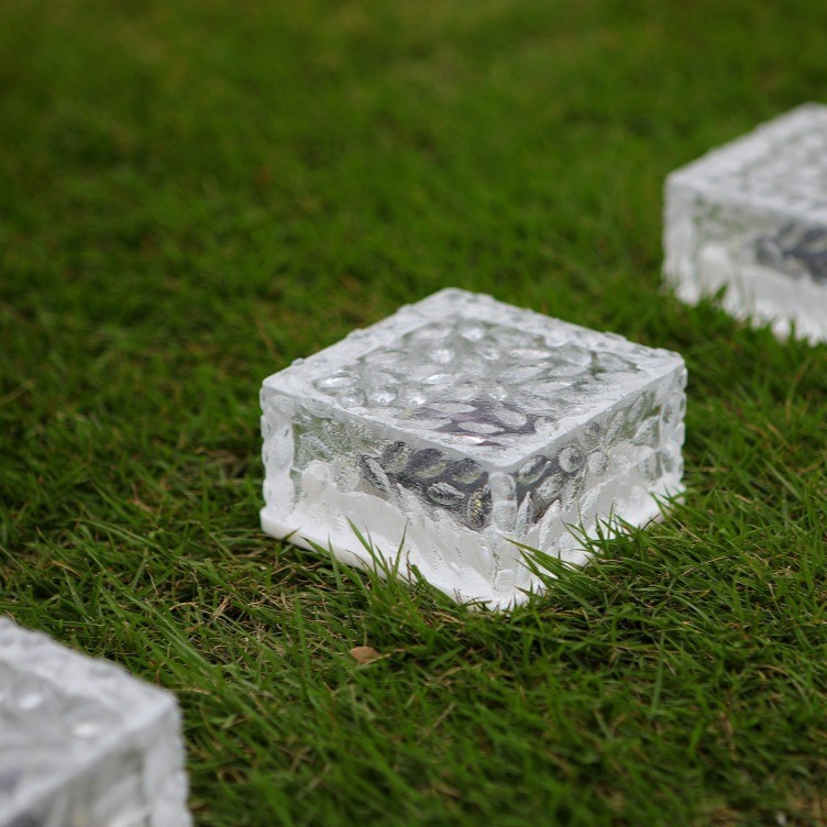 Solar-powered large ice brick lights, outdoor courtyard staircase, lawn ornaments, square floor tile lights, waterproof imitation glass landscape lights Specification drawing