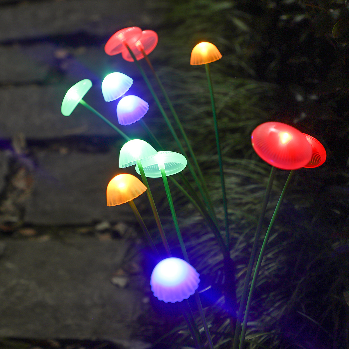 Solar-powered jellyfish lights, outdoor courtyard landscape fiber optic ambient lights, garden balcony decoration, mushroom field insert lawn lights Application Scenario