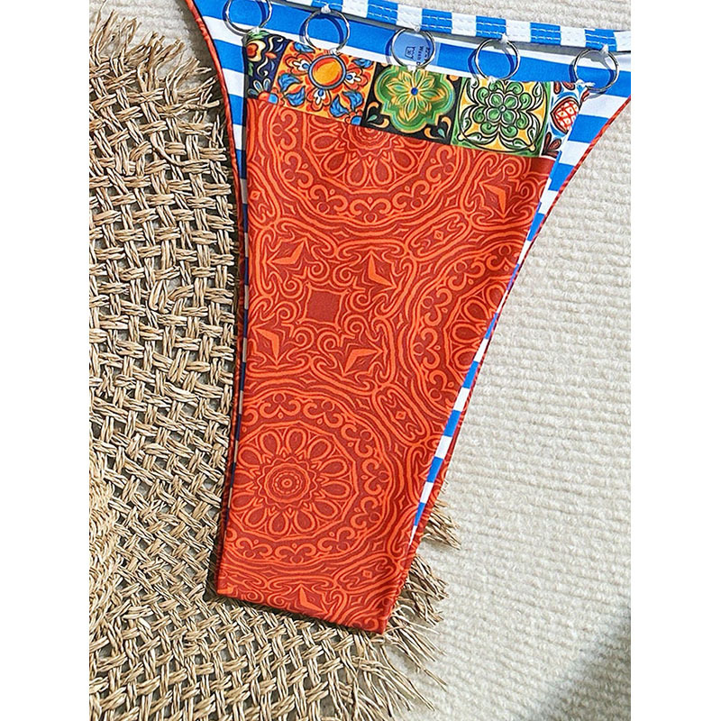 Color-Blocking Three-Point Bikini, Sexy And Hot Girl Two-Piece Swimsuit, Beach Vacation Swimsuit Application Scenario