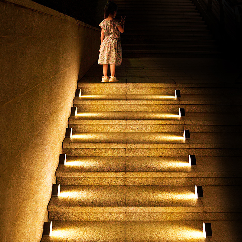Solar-powered outdoor waterproof courtyard sensor staircase light, villa garden home decorative step ambient light, walkway light Specification drawing