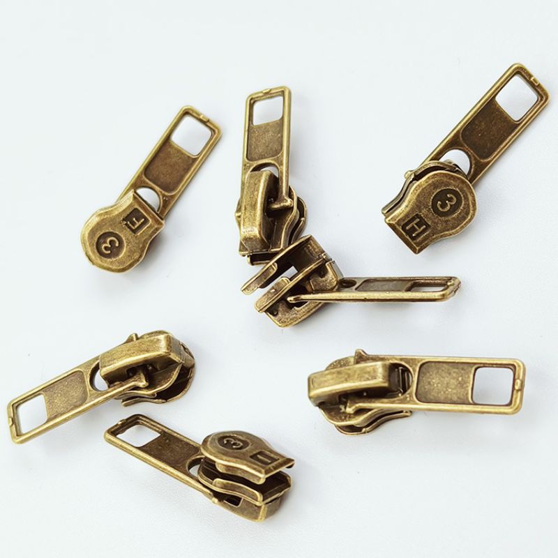Wholesale nylon zipper pulls, high-end luggage pull pull accessories, metal square hole pull plates, custom zipper pulls Specification image
