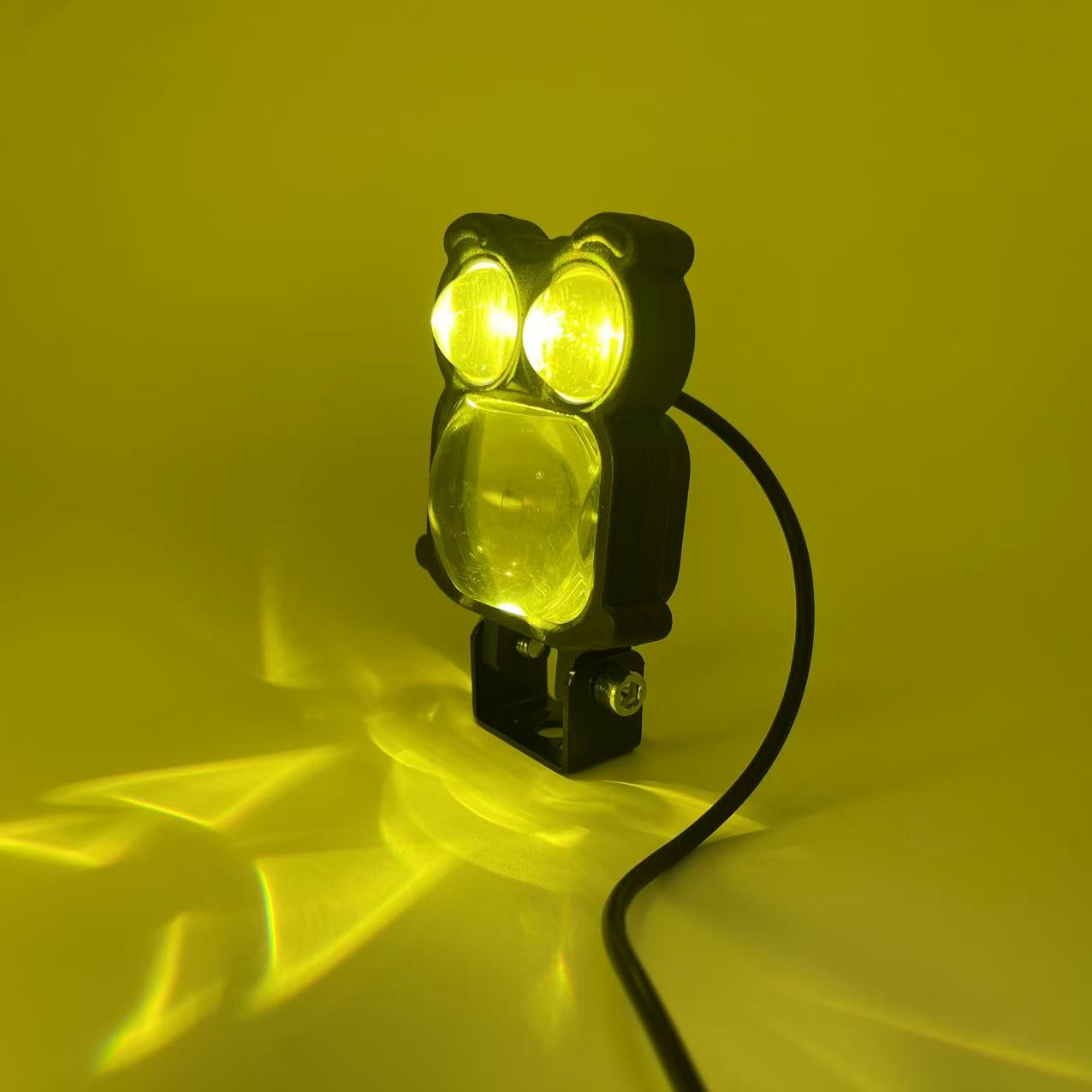 Motorcycle LED lights, high-brightness spotlights, spotlights, lens lights, glasses, dynamic decorative lights, yellow and white luminous lights Application Scenario