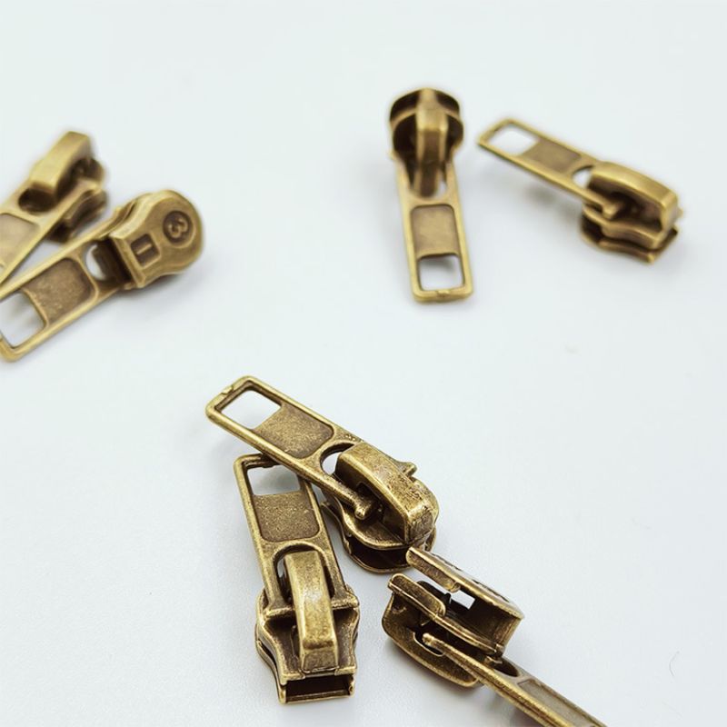 现货批发尼龙拉链头 高档箱包拉头配件金属方孔拉片定制拉链头