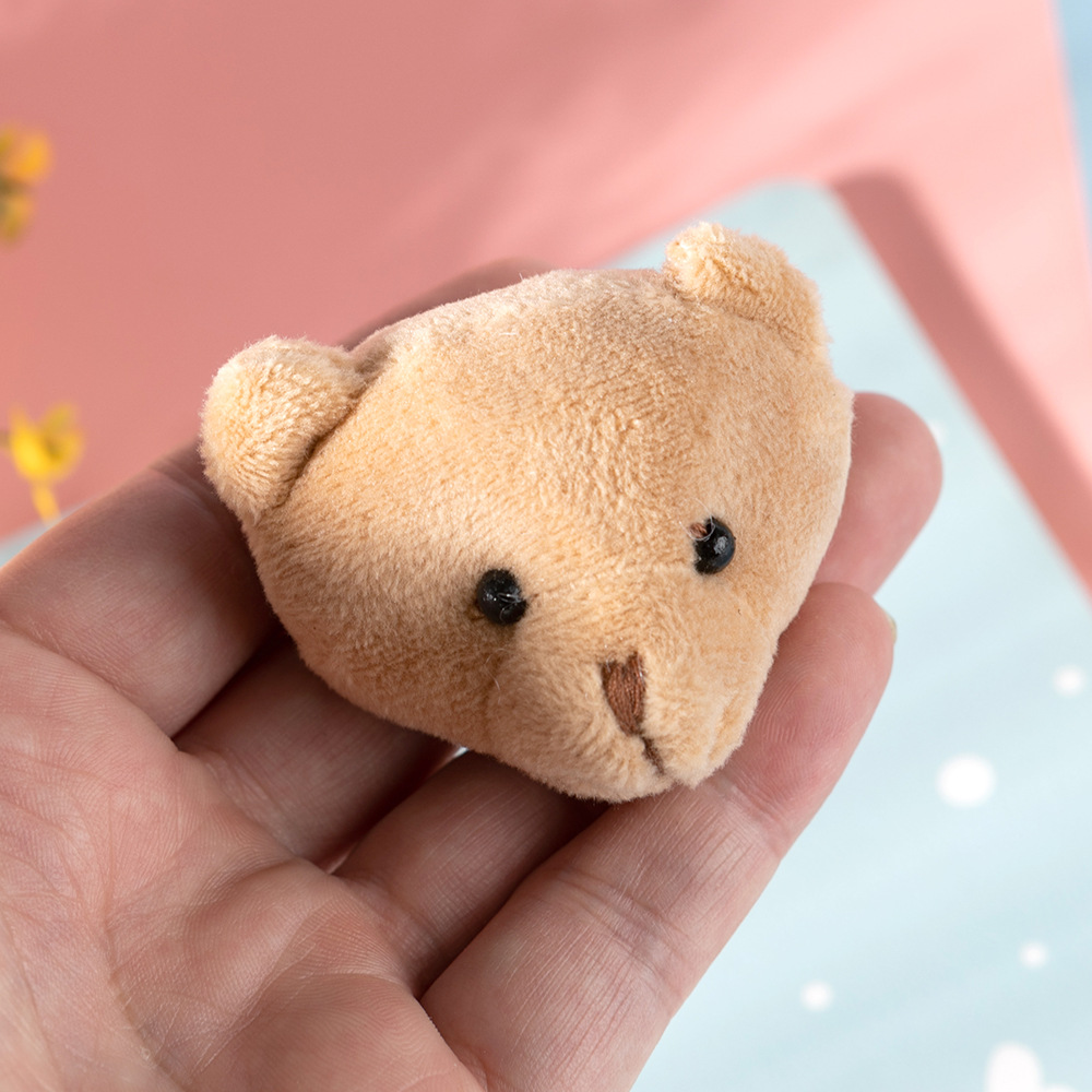 Cartoon accessories, bear brooches, autumn and winter plush Little Di bear head bags, accessories, clothes and accessories, bear heads Application Scenario