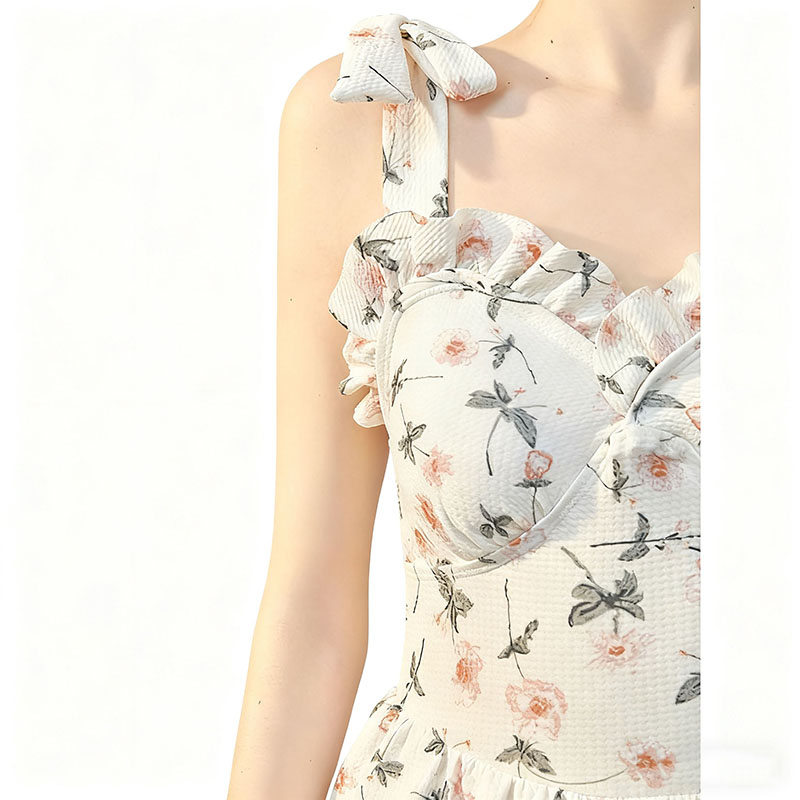 A High-End, Stunning One-Piece Swimsuit That Conceals The Body And Slimmers The Figure. A Floral Hot Spring Swimsuit For Women Application Scenario