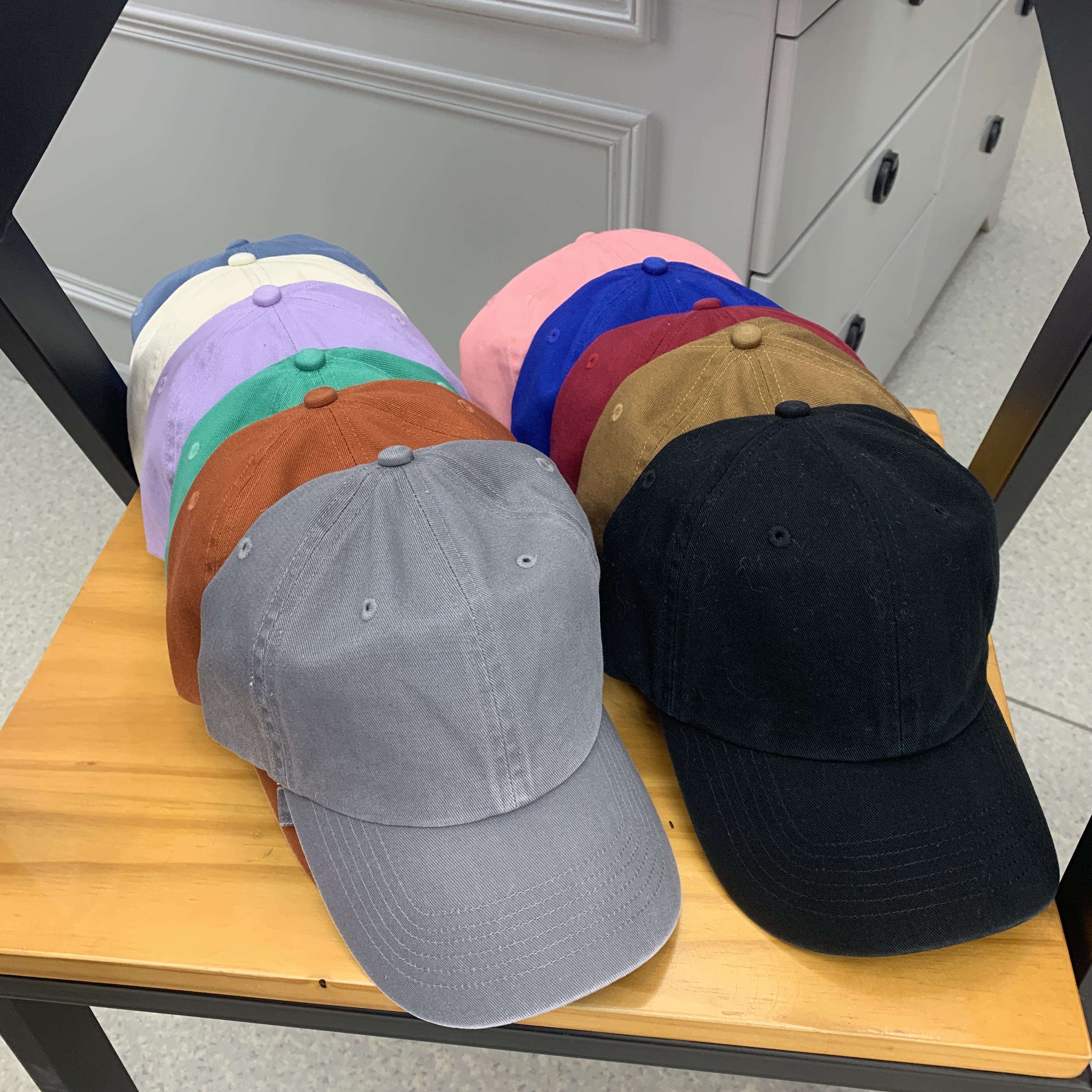 Multi-color distressed washed baseball cap, retro style, versatile baseball cap, unisex casual sun hat Item Picture