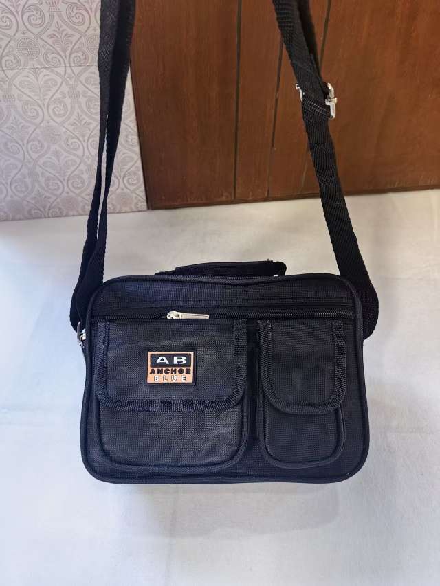 In 2025, the manufacturer offers wholesale and retail of men's and women's single-shoulder multi-functional crossbody bags, casual and fashionable mobile phone bags, priced at 6-12 yuan detail image 8