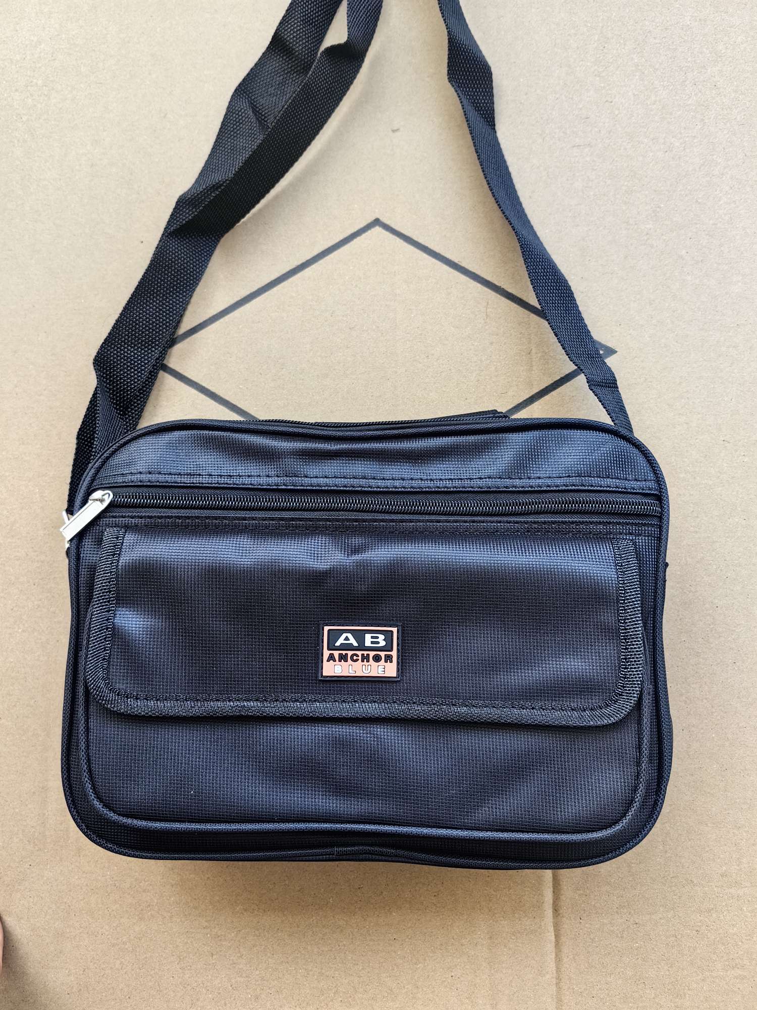 In 2025, the manufacturer offers wholesale and retail of men's and women's single-shoulder multi-functional crossbody bags, casual and fashionable mobile phone bags, priced at 6-12 yuan Specification image