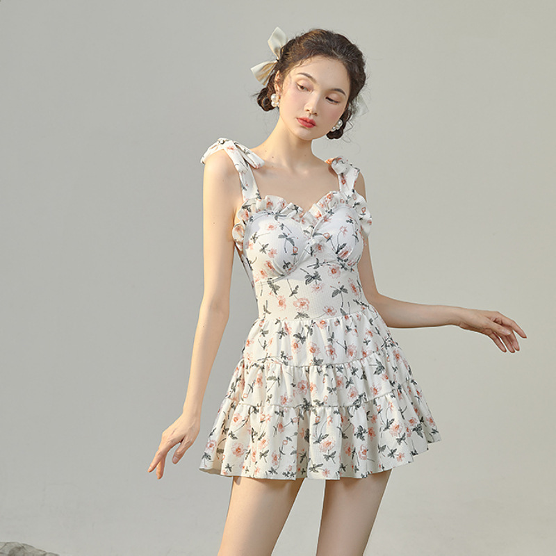 A High-End, Stunning One-Piece Swimsuit That Conceals The Body And Slimmers The Figure. A Floral Hot Spring Swimsuit For Women