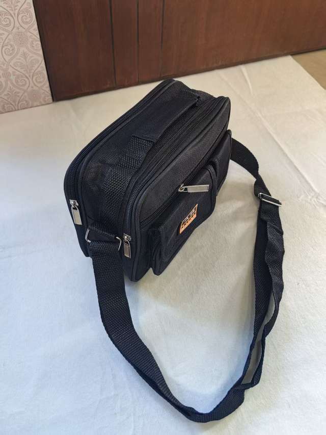 In 2025, the manufacturer offers wholesale and retail of men's and women's single-shoulder multi-functional crossbody bags, casual and fashionable mobile phone bags, priced at 6-12 yuan detail image 9