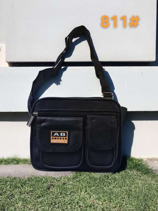 In 2025, the manufacturer offers wholesale and retail of men's and women's single-shoulder multi-functional crossbody bags, casual and fashionable mobile phone bags, priced at 6-12 yuan detail image 2