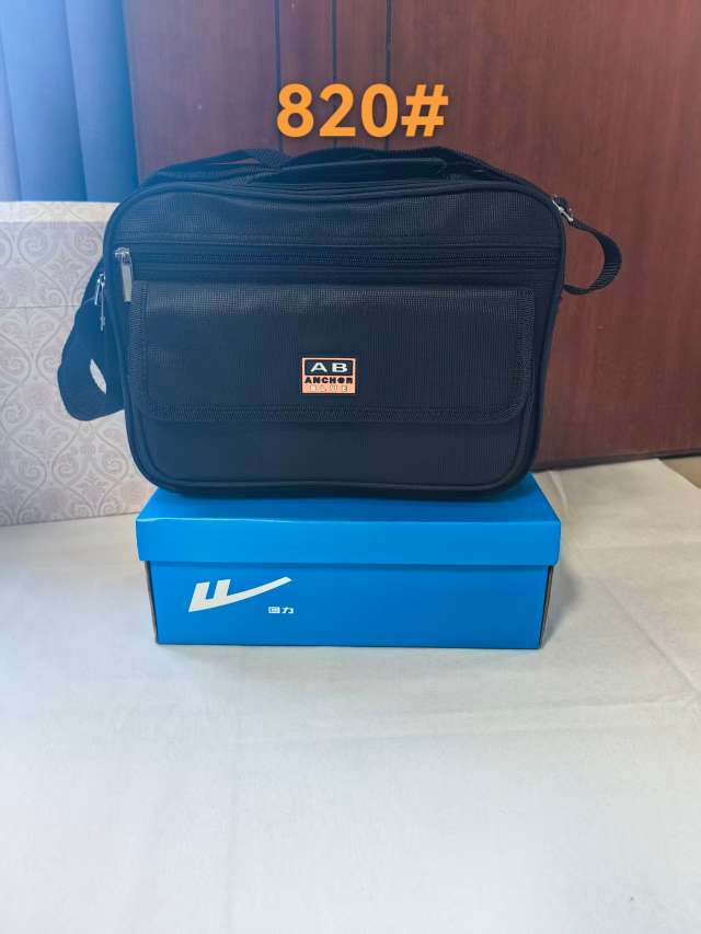 In 2025, the manufacturer offers wholesale and retail of men's and women's single-shoulder multi-functional crossbody bags, casual and fashionable mobile phone bags, priced at 6-12 yuan detail image 12
