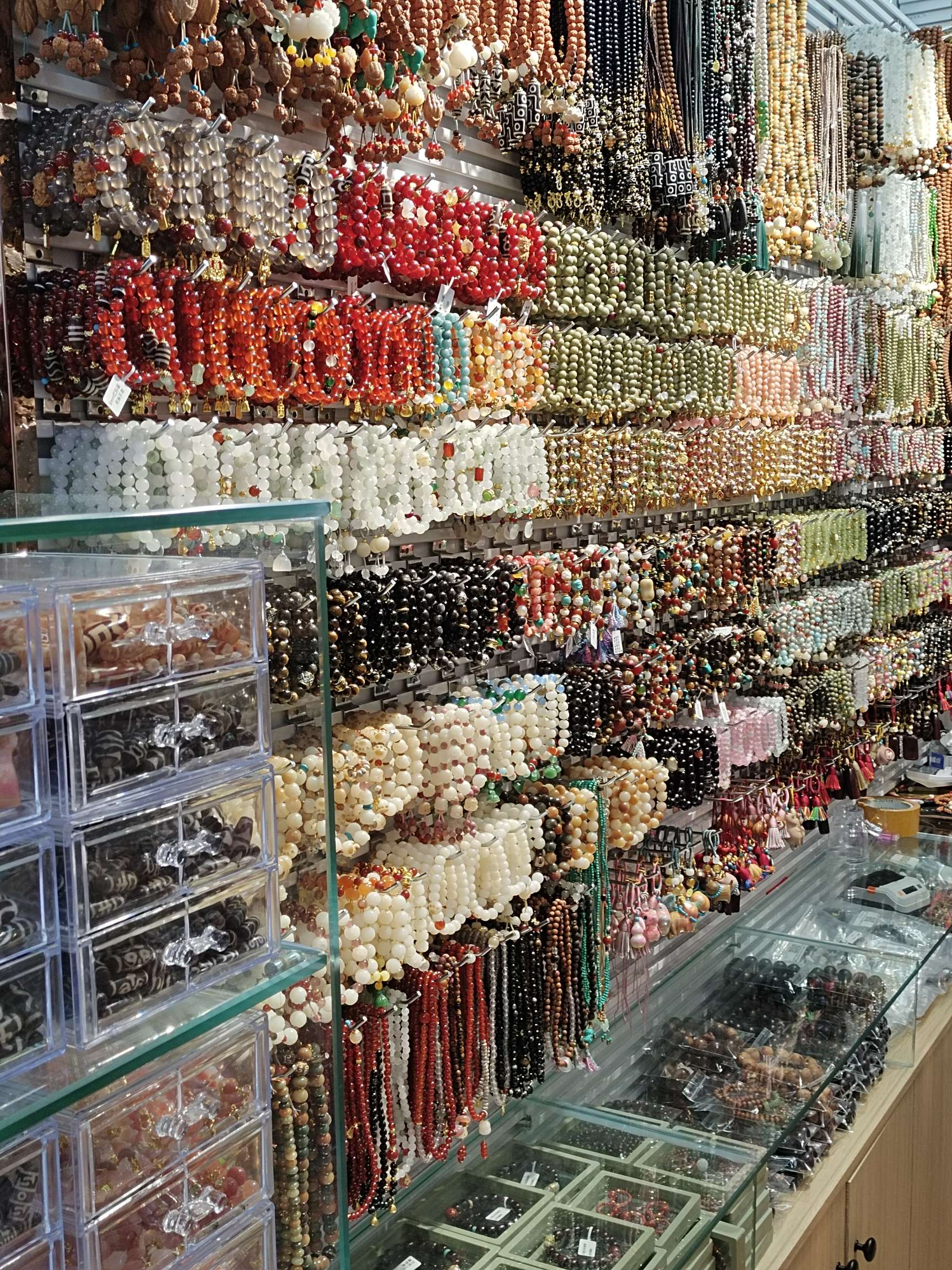 Yu Jie plays the home describe pic - 1