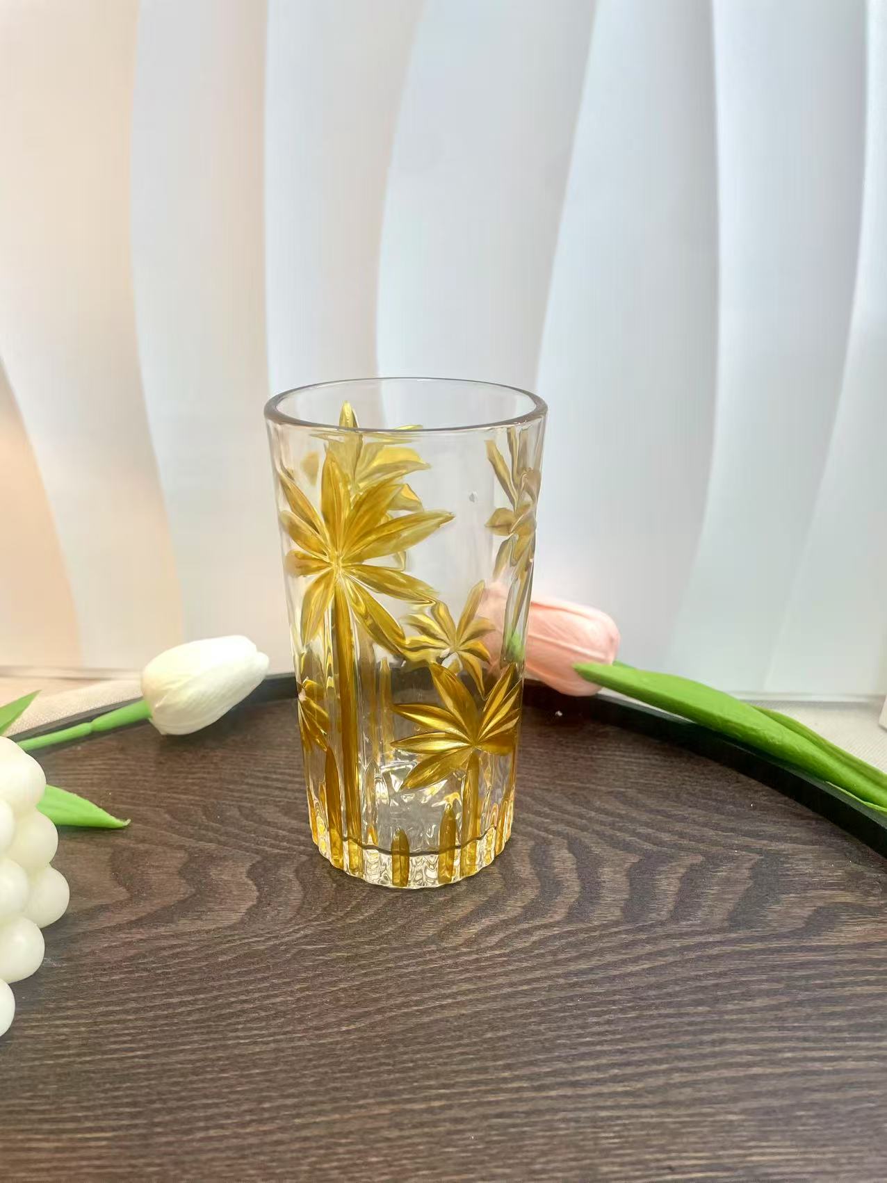 金色棕榈叶玻璃杯，简约优雅，点缀春日花艺，尽显清新格调