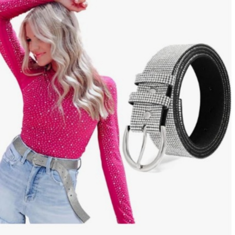 A full water diamond belt for ladies with diamonds is fashionable and versatile. The all-diamond and diamond-encrusted belt decoration pairs well with skirts and jeans for trendy ins Application Scenario