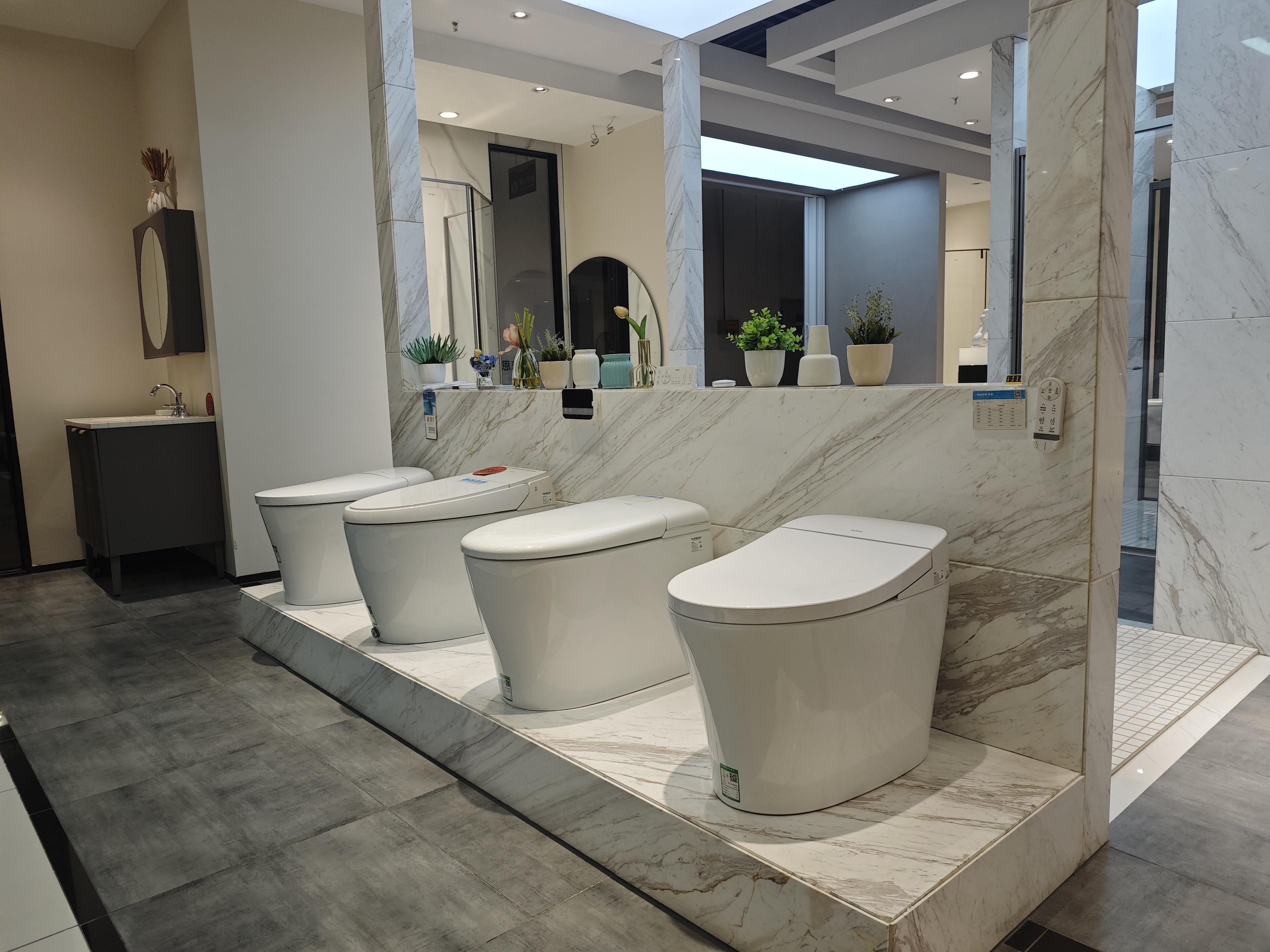 Moen Kitchen and Bathroom in the United States describe pic - 6