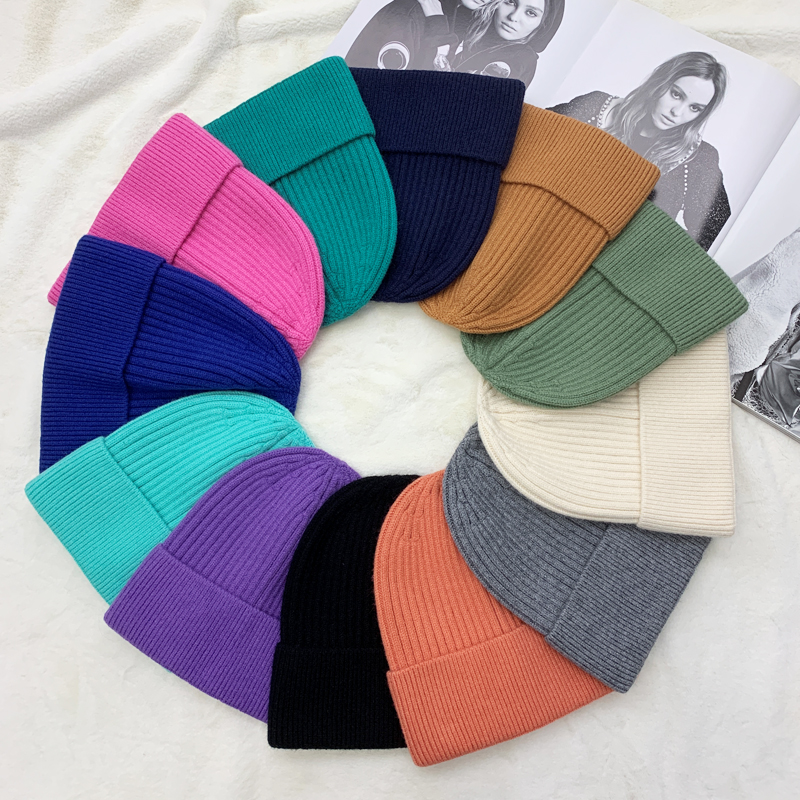 A simple and versatile winter warm knitted cold cap for both men and women, in an ins style solid color woolen cap full figure