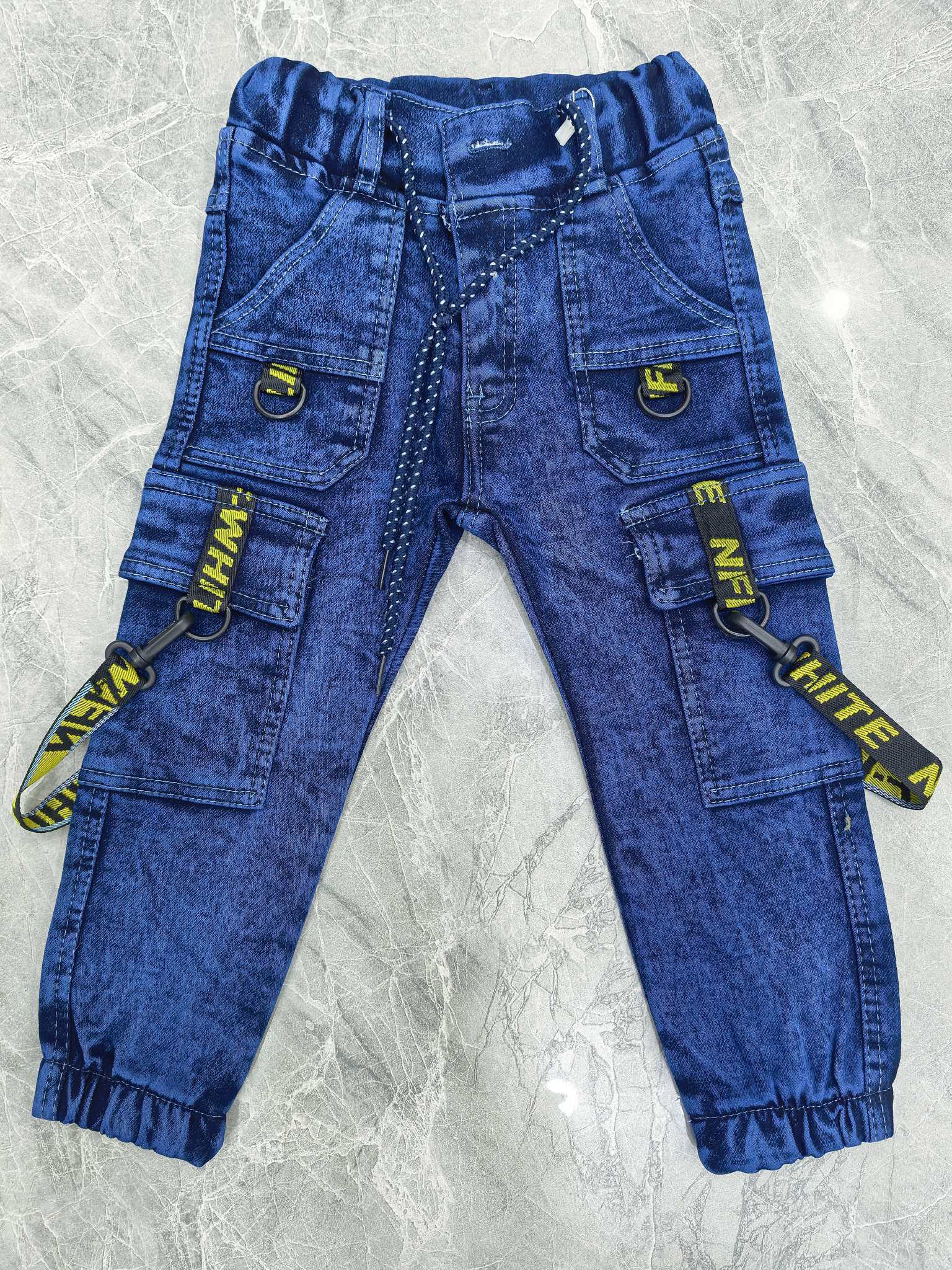 牛仔男士产品图