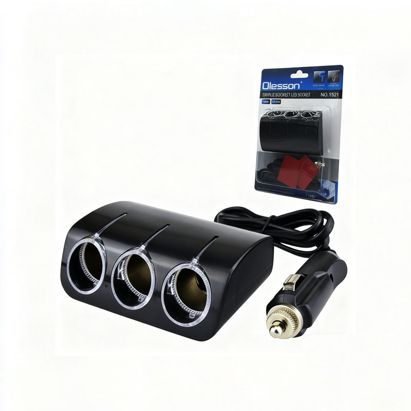 Cross-border wholesale of car mobile phone chargers, car cigarette lighters, three-port power converters, 1520, 1521 Item Picture