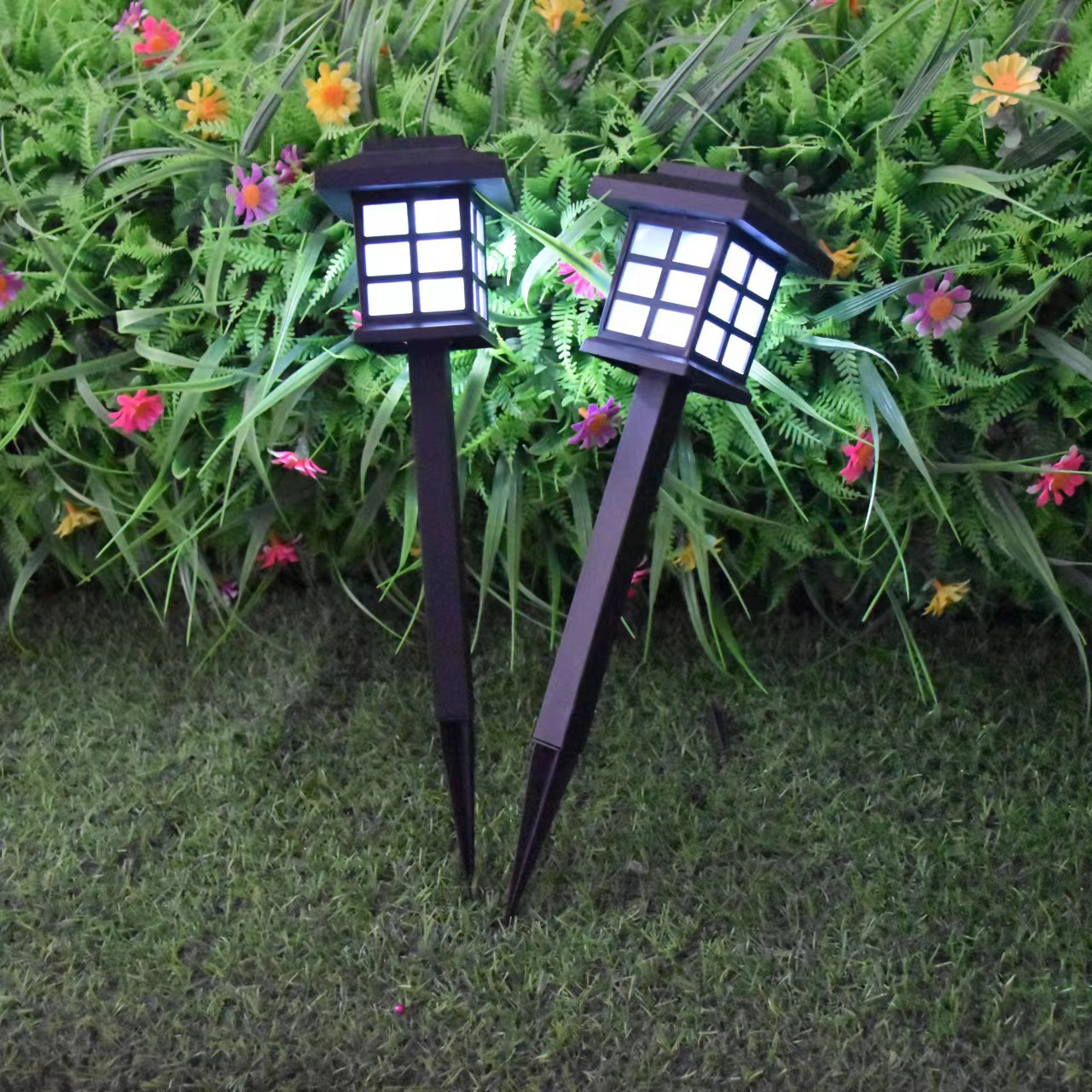 Solar house lights, solar lights, outdoor garden lights, automatic lighting at dark, garden lawn lights, waterproof ambient lights Application Scenario