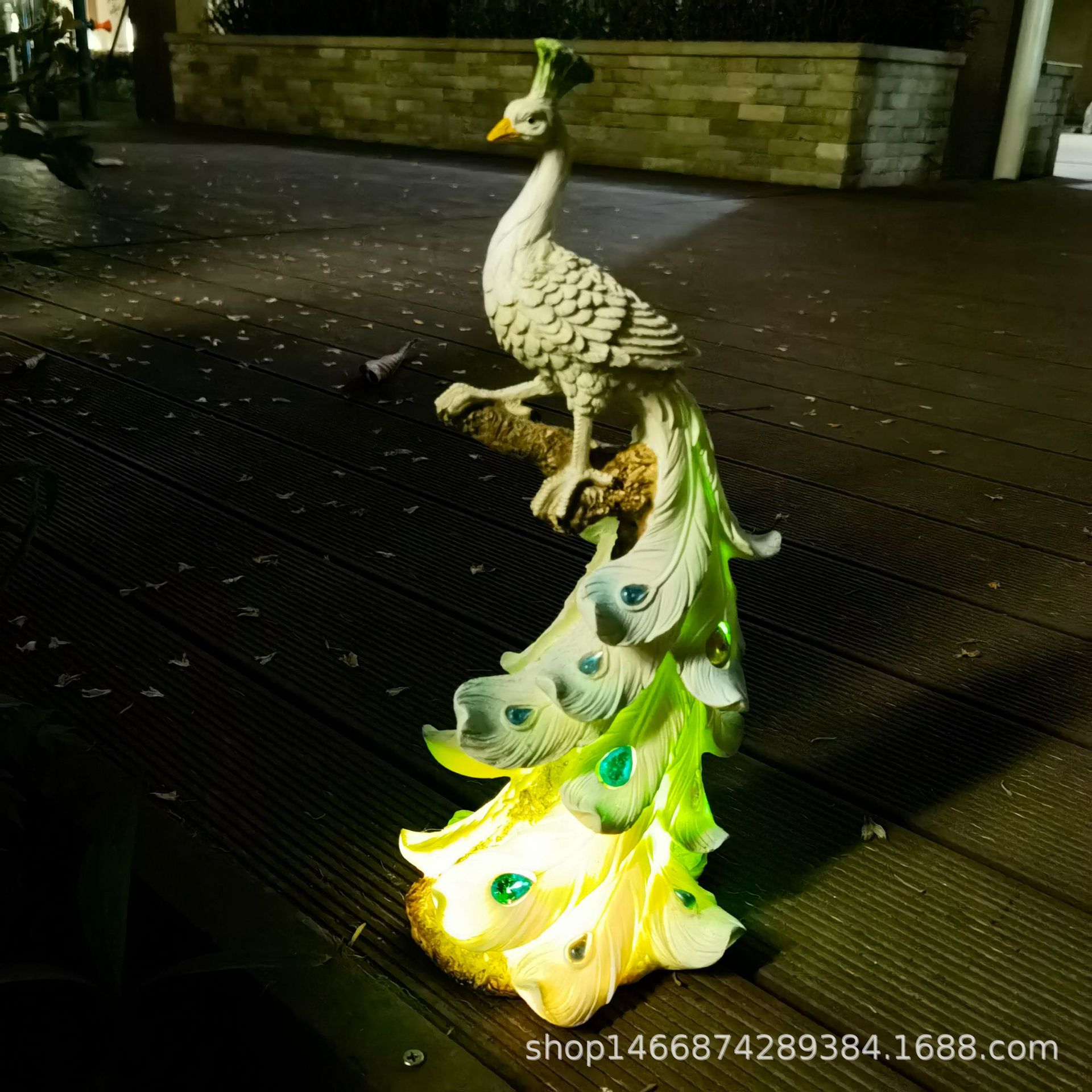 Solar-powered peacock statue lamp, creative and fashionable home, phoenix decoration, cross-border garden, courtyard, outdoor handicrafts Specification drawing