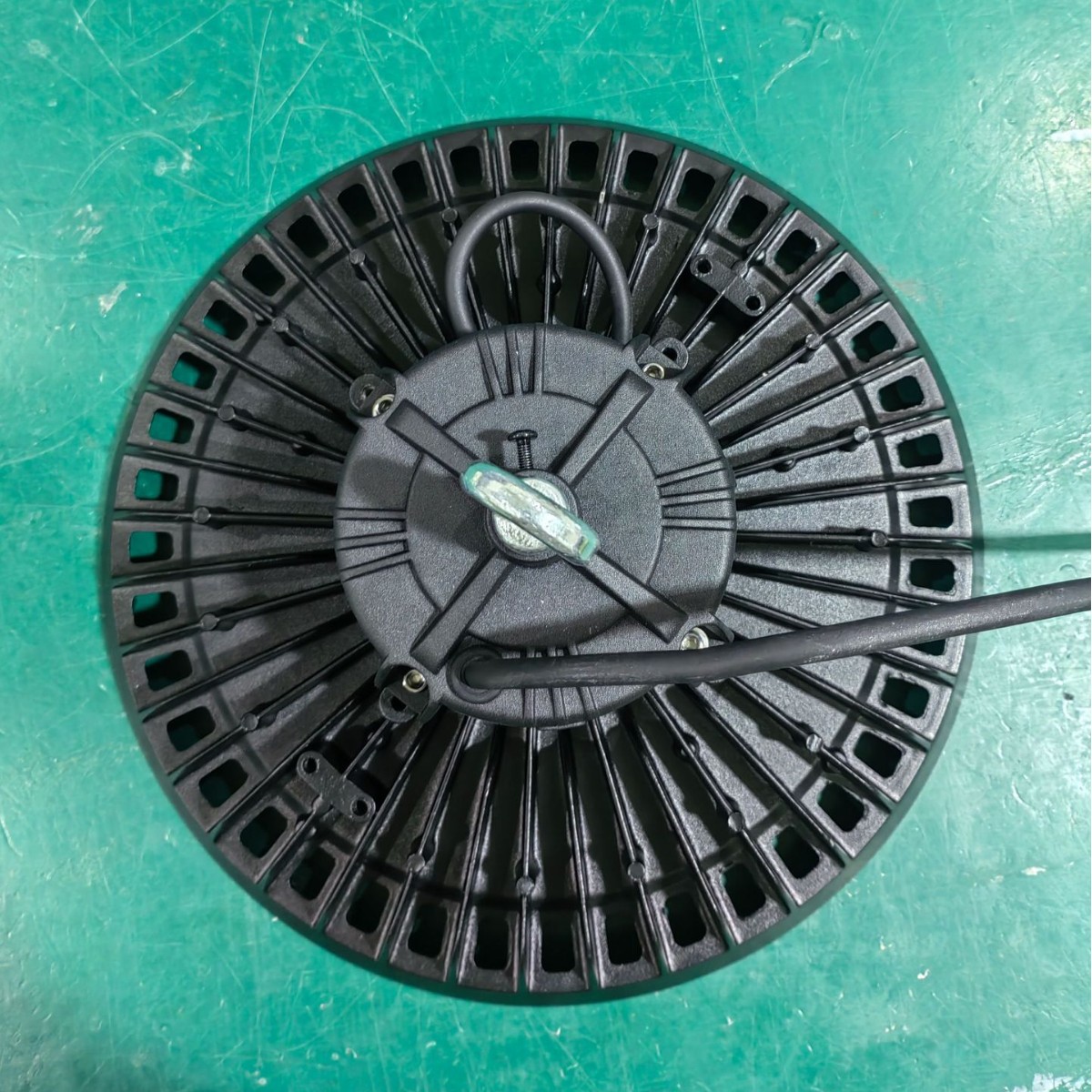 Factory wholesale UFO lights, led industrial and mining lights, high-brightness durable garage lights, warehouse lighting lights, ceiling lights Application Scenario