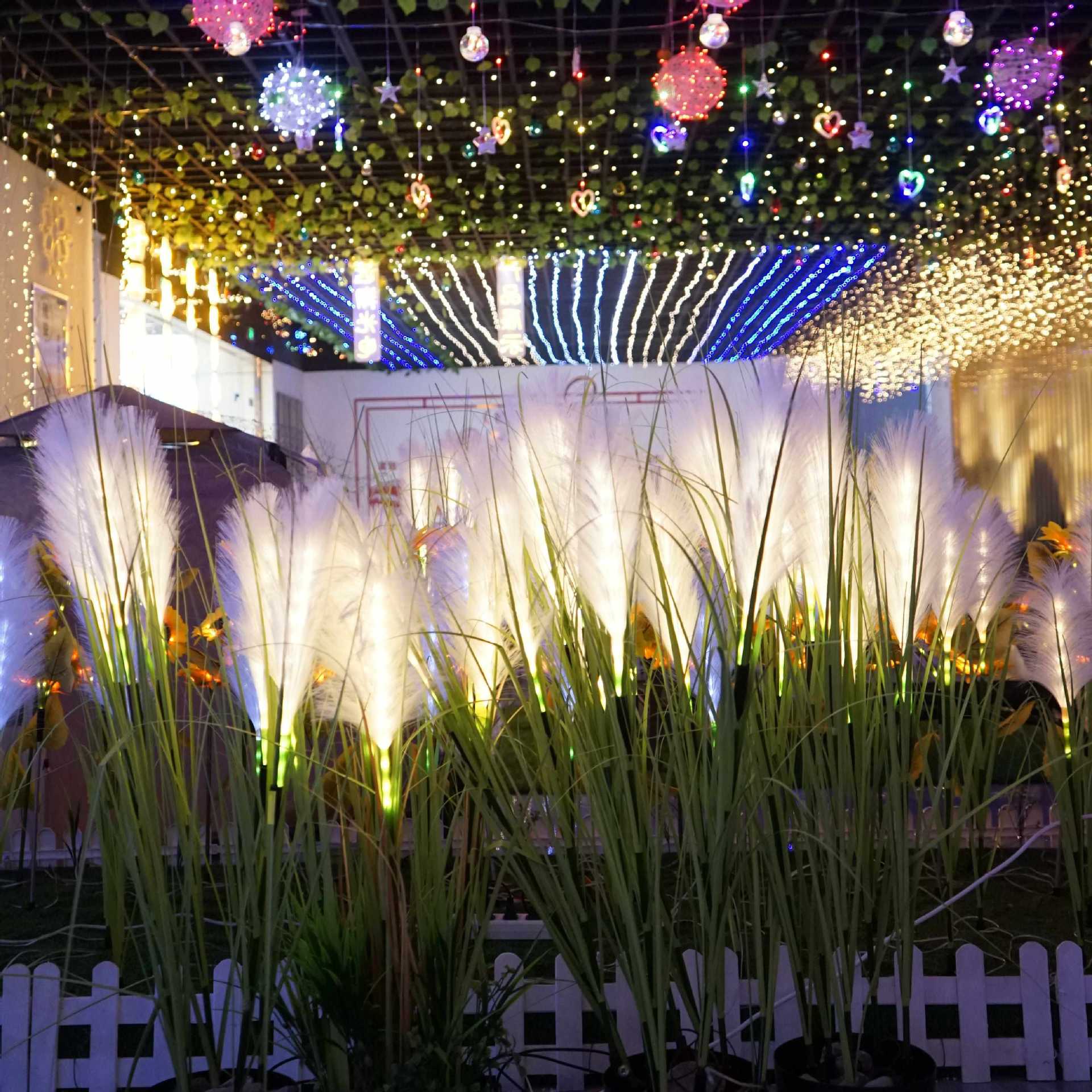 Simulation reed lamps, outdoor waterproof garden lighting, solar landscape ground insertion decoration, courtyard atmosphere engineering lighting Application Scenario