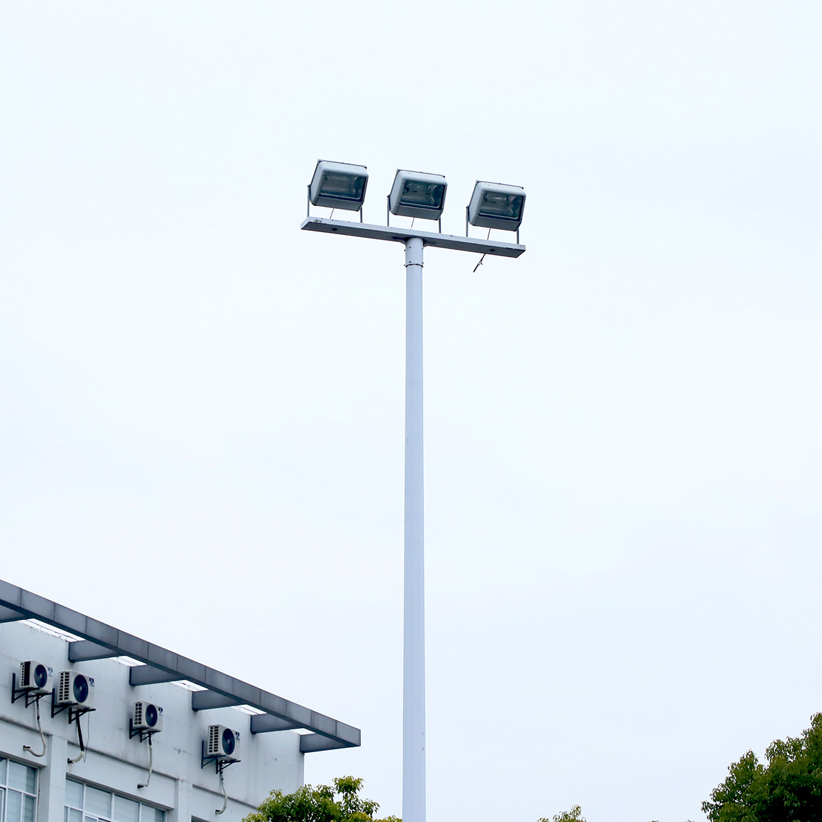 Wholesale high mast lights, outdoor square lights, football field and basketball court adjustable high mast lights, 15-meter, 20-meter and 30-meter street lamp poles Item Picture