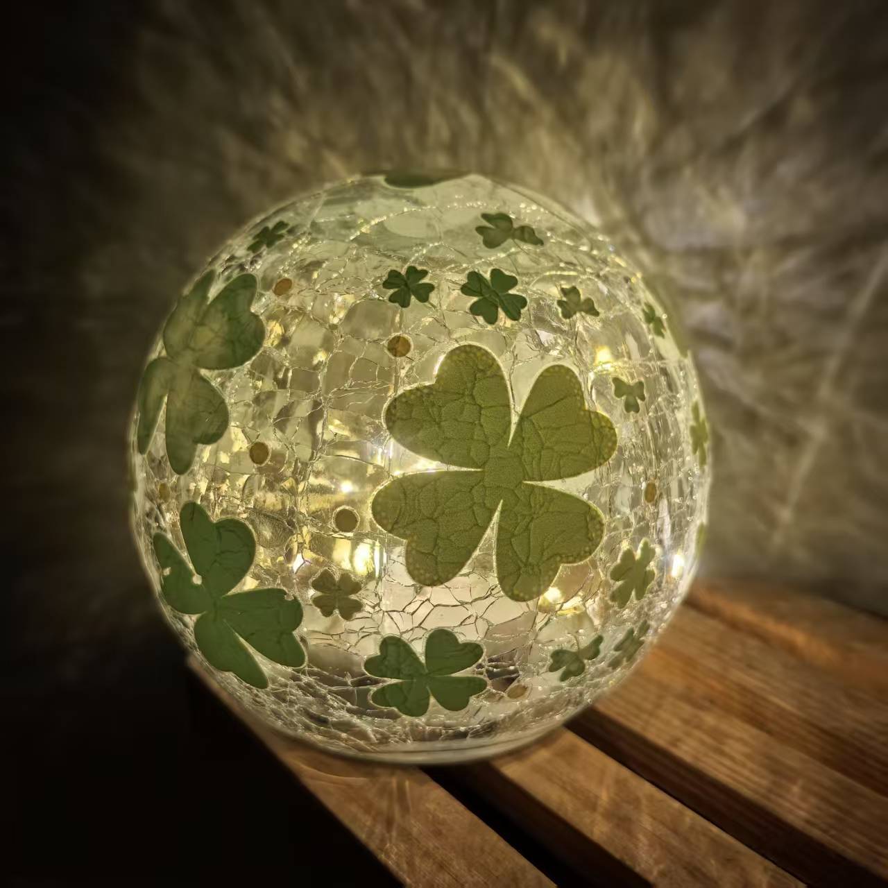 New four-leaf clover water sticker cracked glass ball lampshade LED cracked ice flower glass lamp details Picture