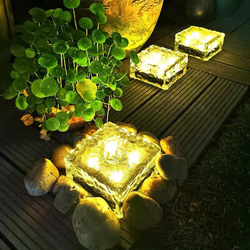 Solar outdoor courtyard sub-lights, waterproof villa garden decoration, balcony arrangement, ice brick lights, household buried lights factory details Picture