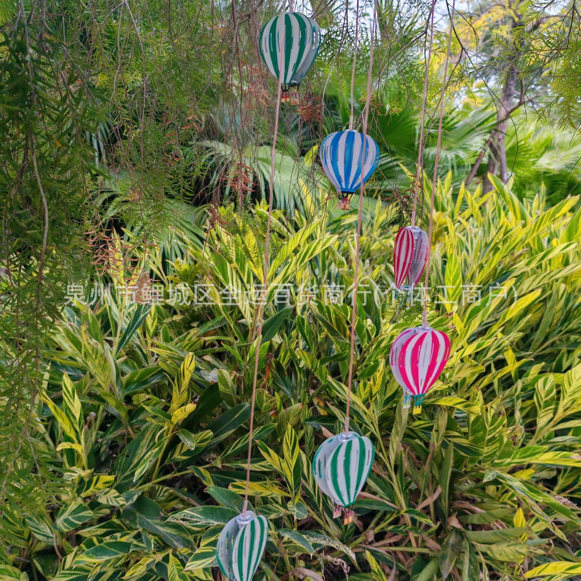 Cross-border solar-powered iron hot air balloons, painted wind chimes, outdoor LED color-changing lights, garden and courtyard decorations Application Scenario