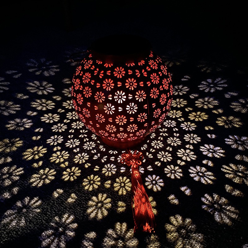 Wholesale solar metal carved red lanterns, ironwork hollowed-out projection lights, garden and courtyard landscape decorative hanging lights Specification drawing