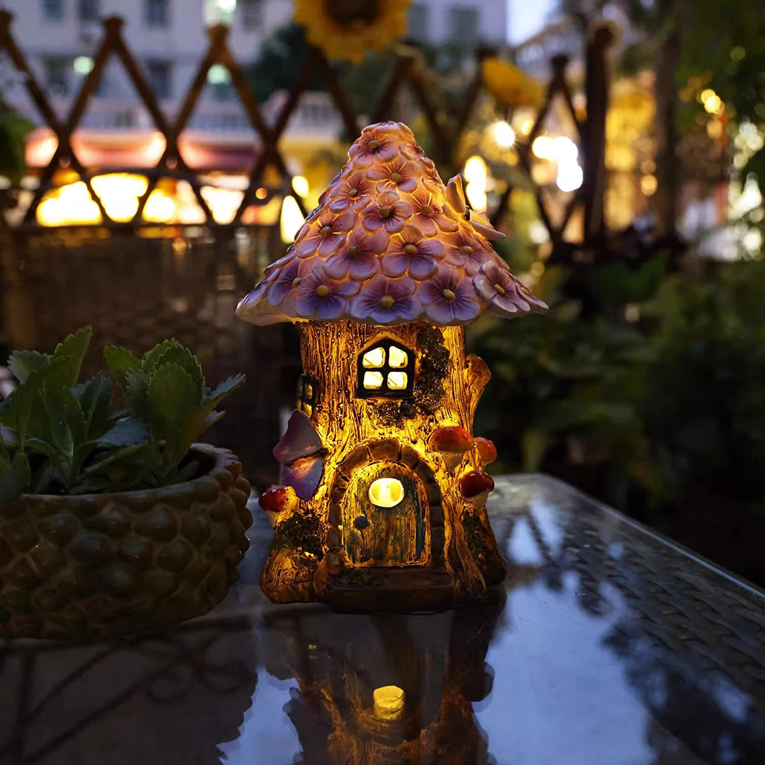 Cross-border outdoor solar garden courtyard ornaments, statues, tree houses, night lights, resin handicrafts, house decorative lights Application Scenario